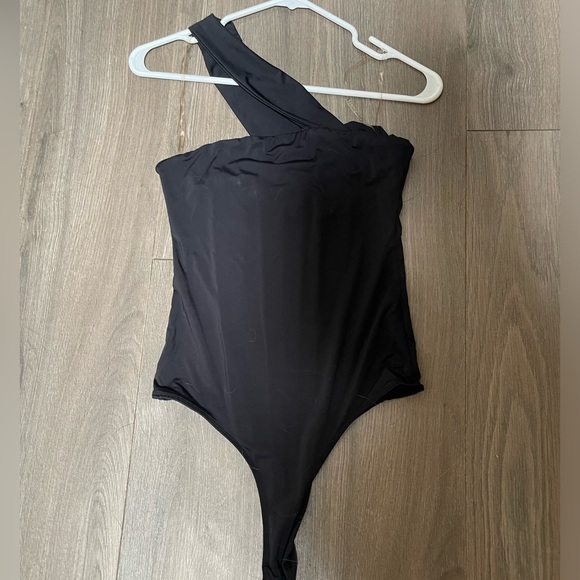 Cross Shoulder Bodysuit - Picture 1 of 3